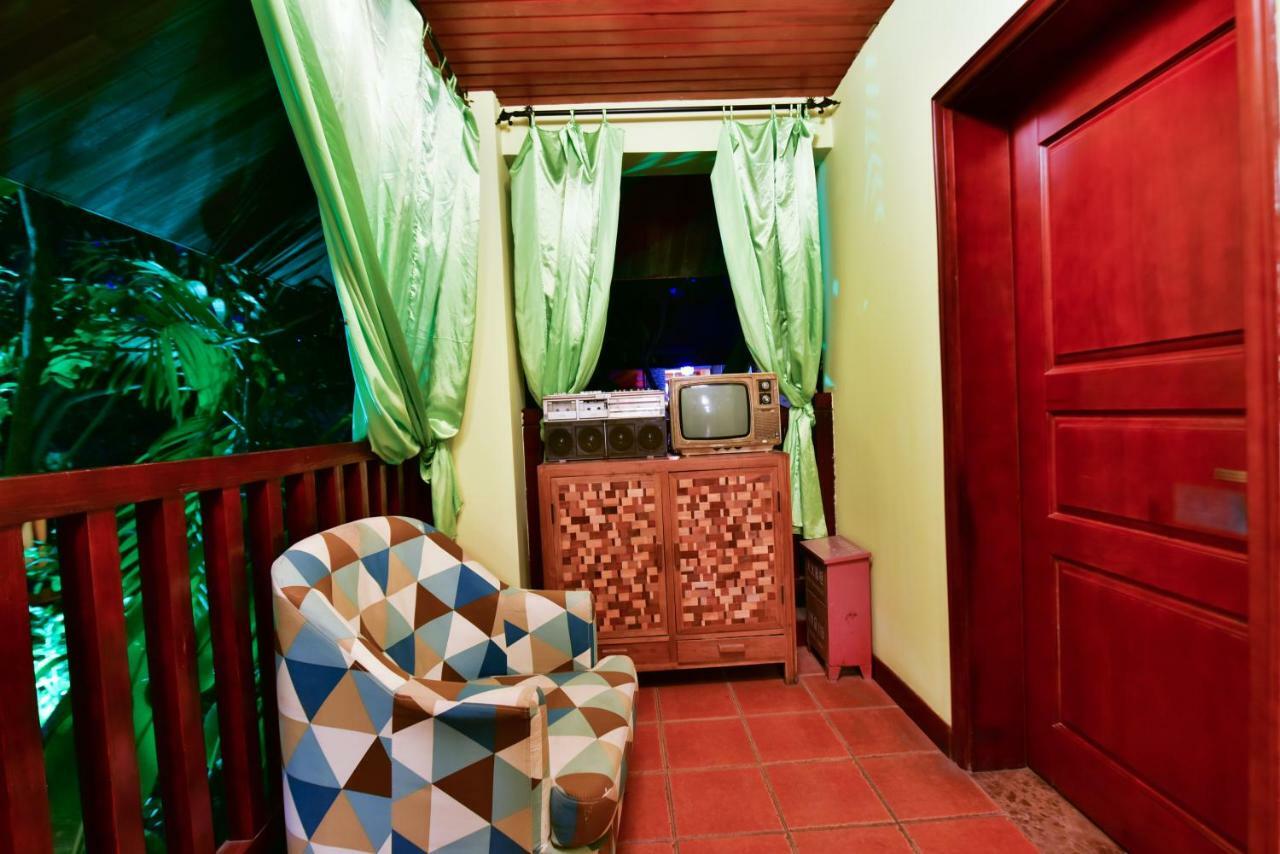 Xishuangbanna Elephant Home Guesthouse จิ่งหง ภายนอก รูปภาพ